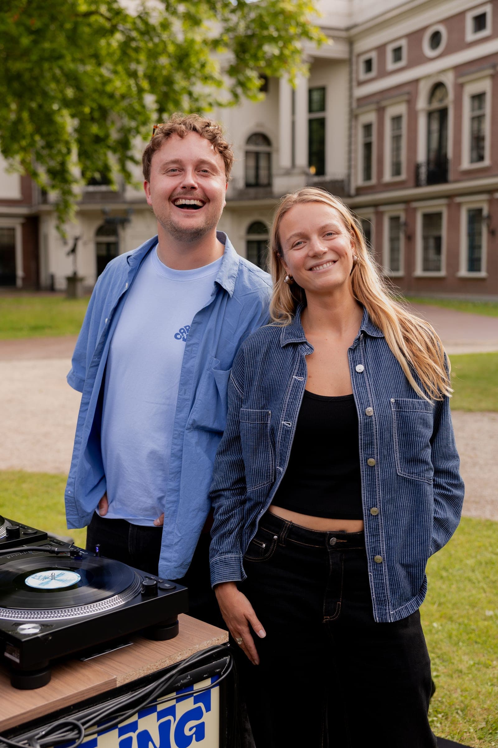 Rolling Records bakfiets met platenspelers